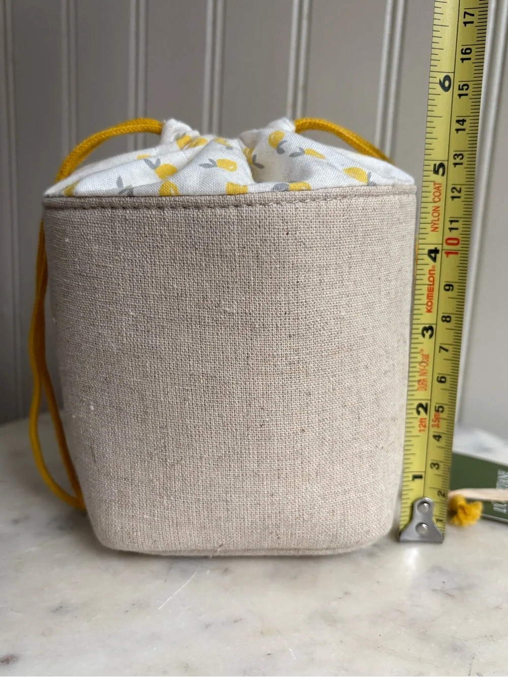L’Occitane Drawstring Pouch Beige/White/Yellow Lemon Print 100% Cotton LIKE NEW